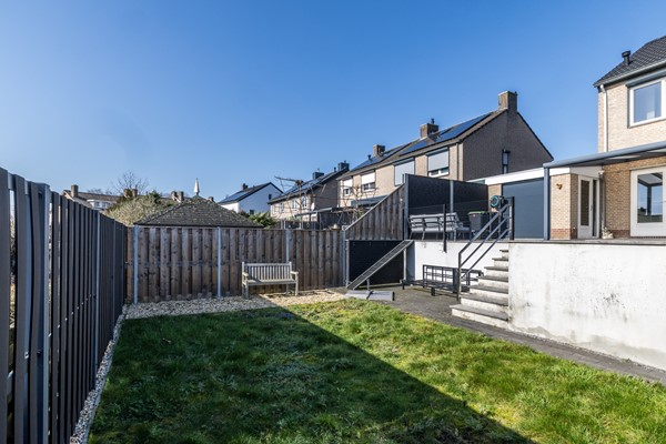 Foto - Te koop: Instapklare gemoderniseerde geschakelde 2 onder 1 kap woning in Simpelveld